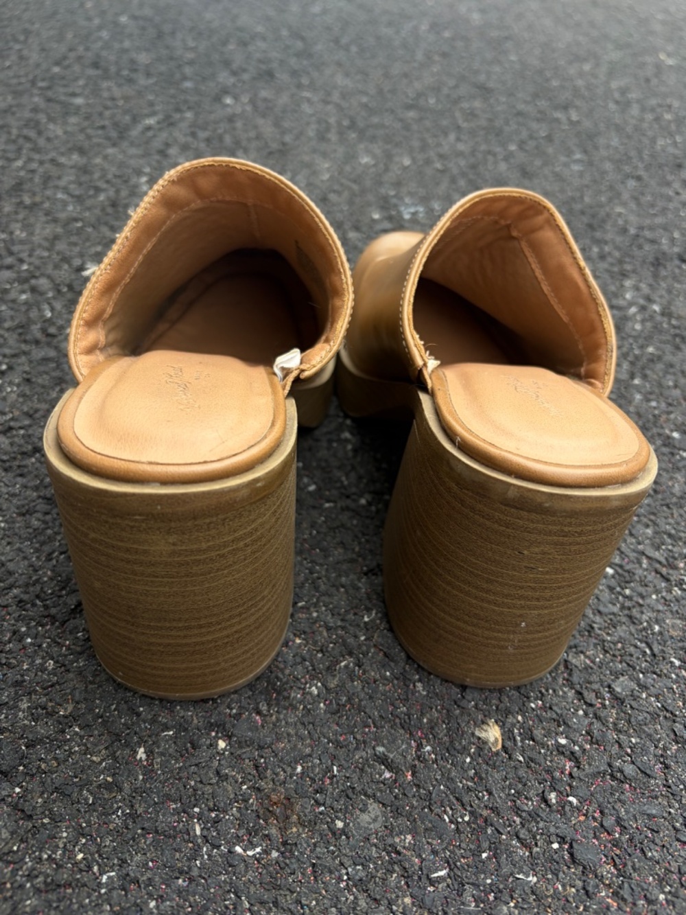 Clogs - Picture 2 of 4